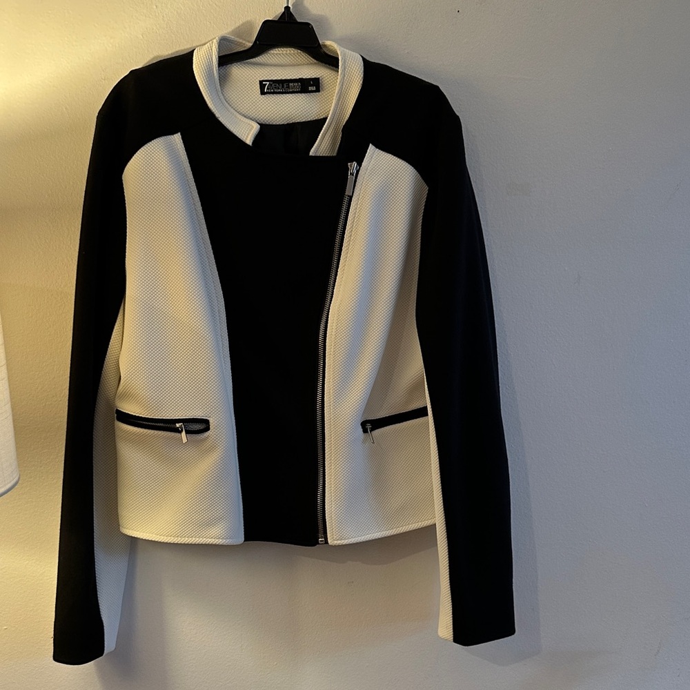 Chic Black and White Women's Blazer - Preloved